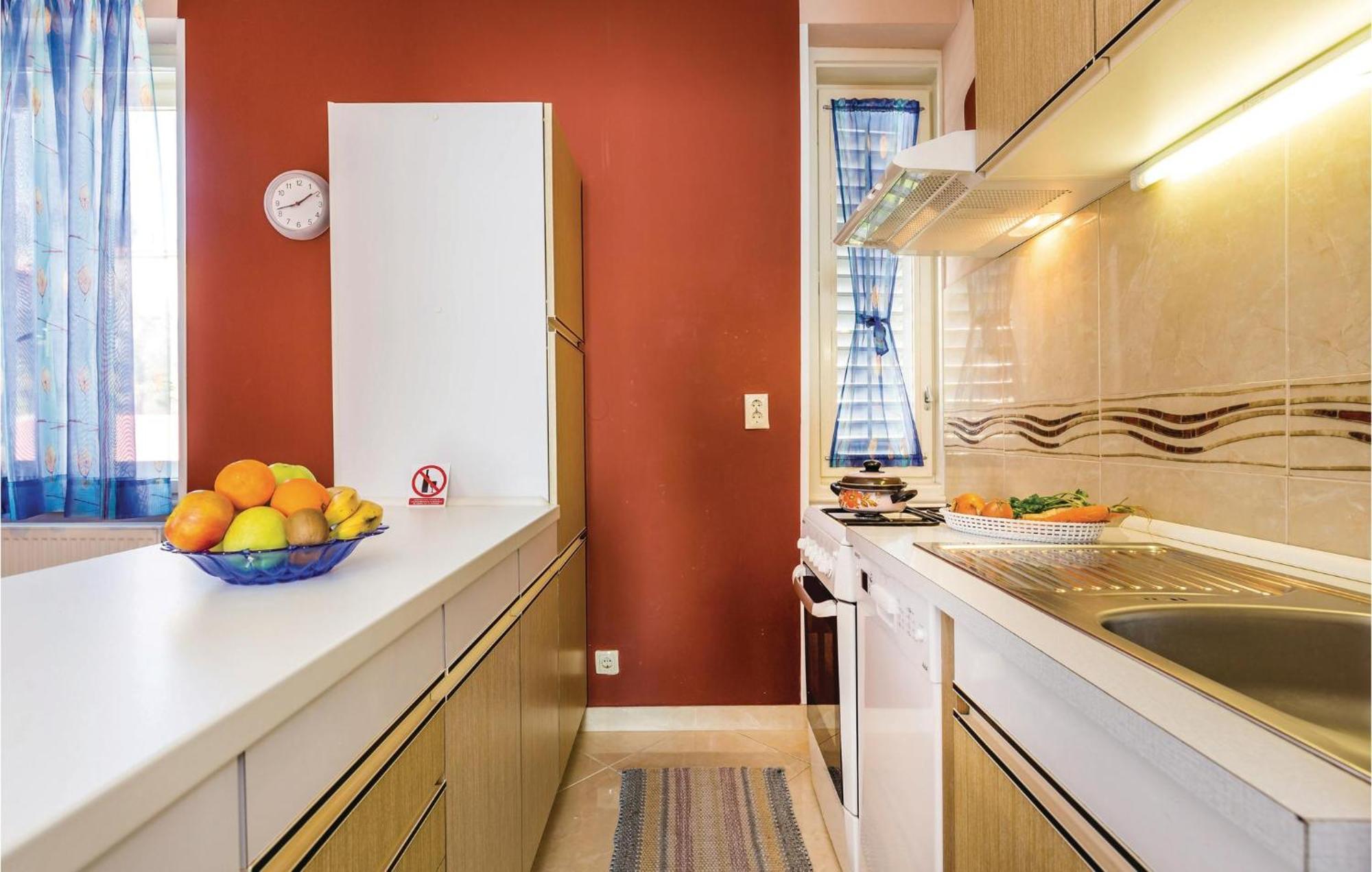 Gorgeous Apartment In Rijeka With Kitchen 外观 照片